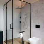 Komfort i styl - projekt nowoczesnej łazienki dla rodziny